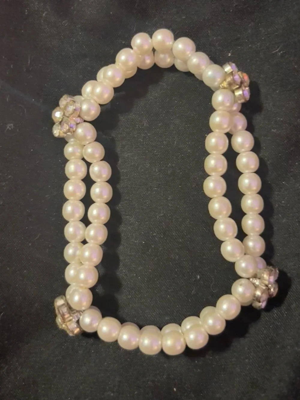 Vintage pearl stretch bracelet with flower rhinestone accents